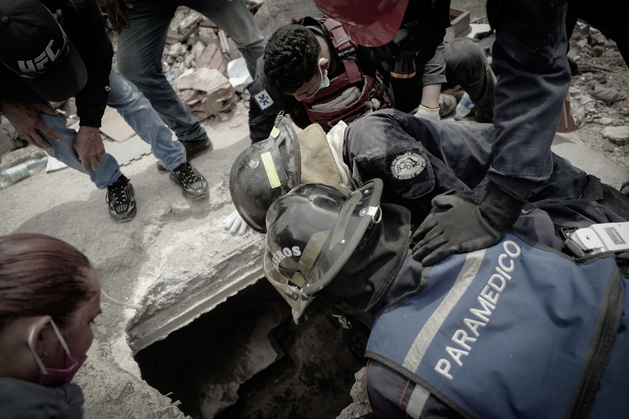 Nach dem Erdbeben in Venezuela suchen Rettungskräfte verzweifelt in den Trümmern nach Überlebenden. ©Alex Zapico