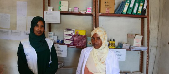 Zwei Mitarbeiterinnen von Ärzte der Welt im Qoloji-Camp in der äthiopischen Somali-Region