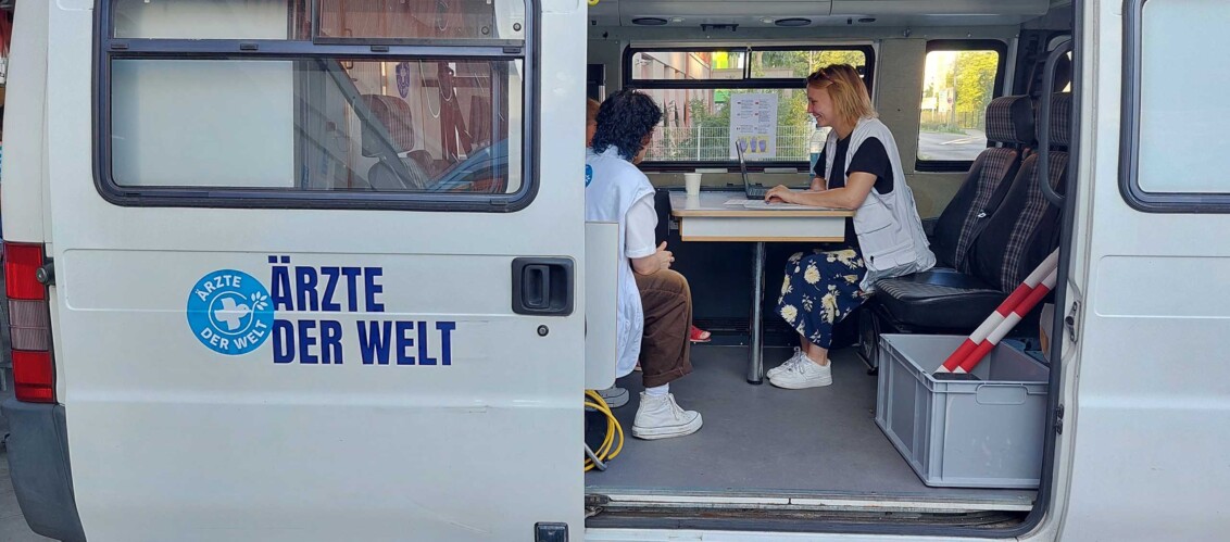 Beratung im Behandlungsbus von Ärzte der Welt in München