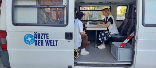 ©Ärzte der Welt Beratung im Behandlungsbus von Ärzte der Welt in München